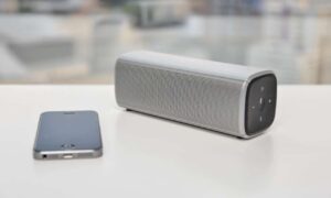 bluetooth speaker connected with mobile phone