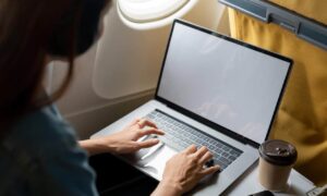 using laptop computer in airplane