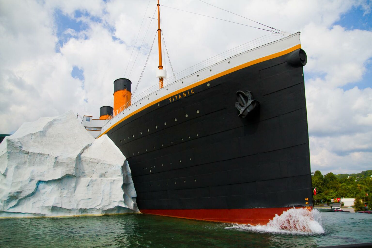 Can You Visit The Titanic? Go Every Corner!