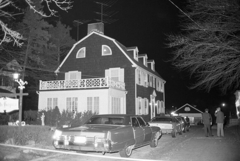 Can You Visit The Amityville House? Go Every Corner!