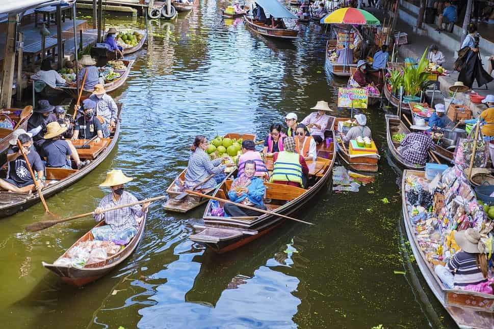 People at Damnoen saduak floating market, Bangkok Thailand
